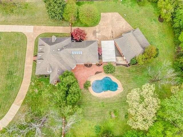 1.89 Acres of Land with Home for Sale in Bartlett, Tennessee