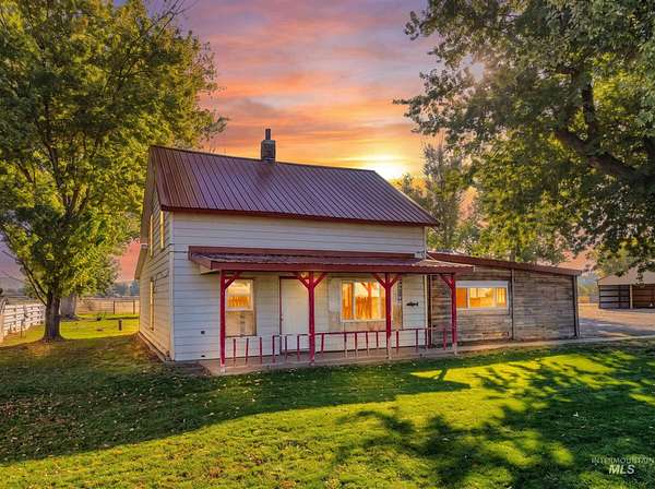 23 Acres of Agricultural Land with Home for Sale in Payette, Idaho