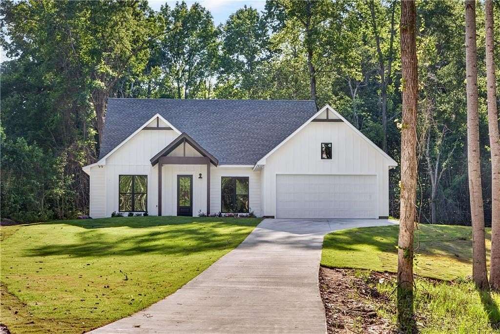 2.1 Acres of Land with Home for Sale in Salem, Alabama