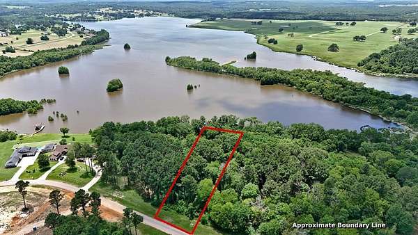 1.63 Acres of Residential Land for Sale in Athens, Texas