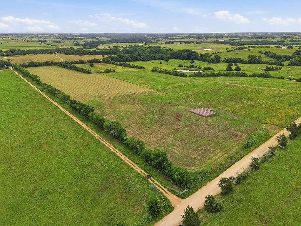 10 Acres of Land for Sale in New Ulm, Texas