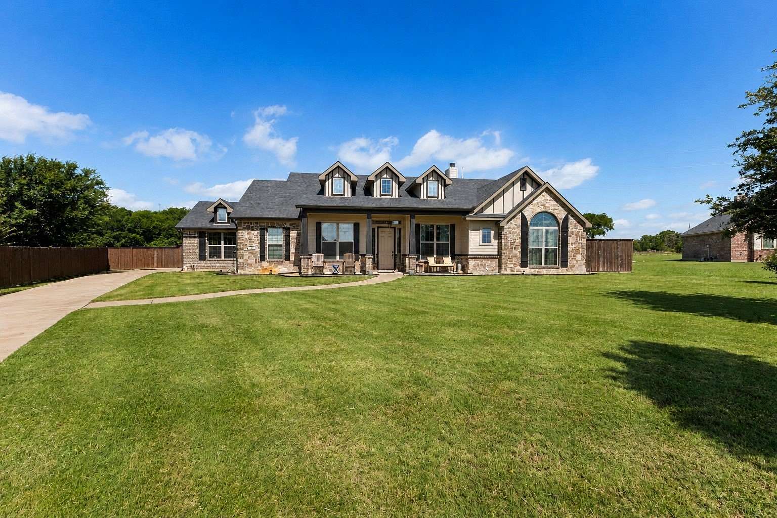 1.67 Acres of Land with Home for Sale in Palmer, Texas