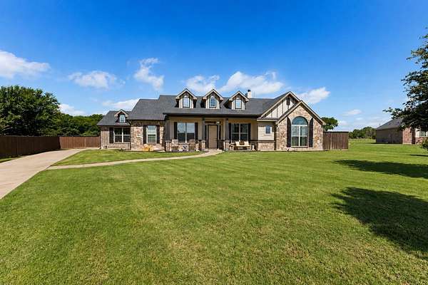 1.67 Acres of Land with Home for Sale in Palmer, Texas
