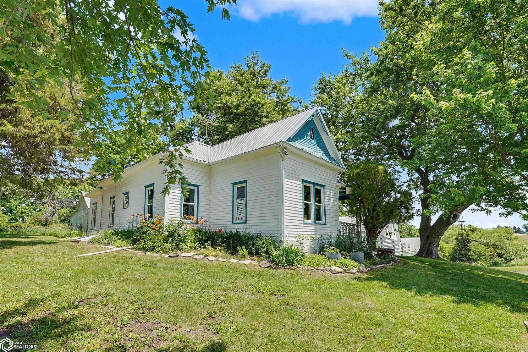 4.5 Acres of Land with Home for Sale in Fairfield, Iowa