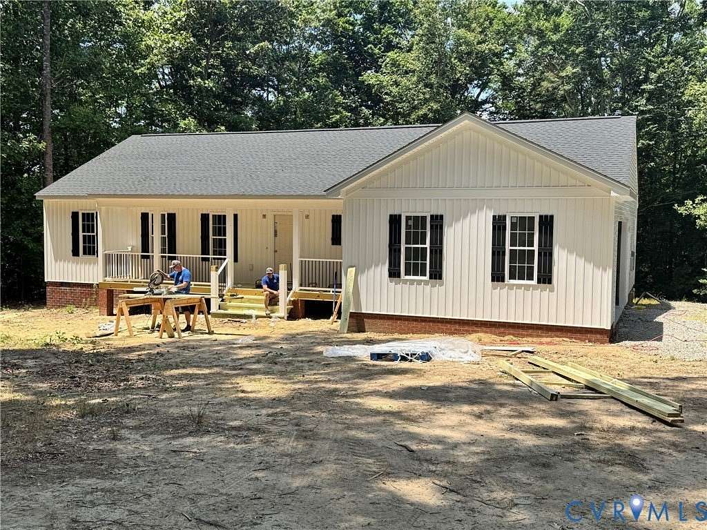 1.65 Acres of Land with Home for Sale in Tappahannock, Virginia