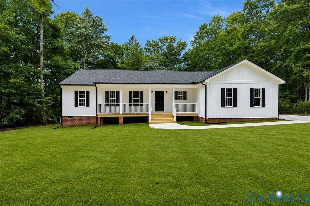 1.65 Acres of Land with Home for Sale in Tappahannock, Virginia