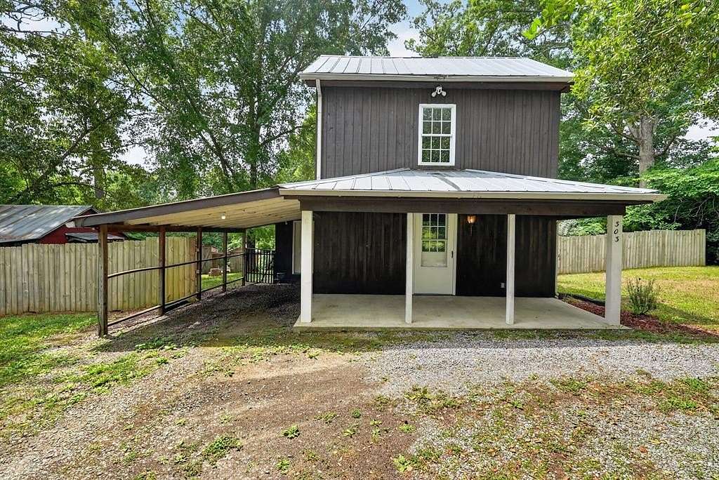 1.55 Acres of Land with Home for Sale in Brookneal, Virginia
