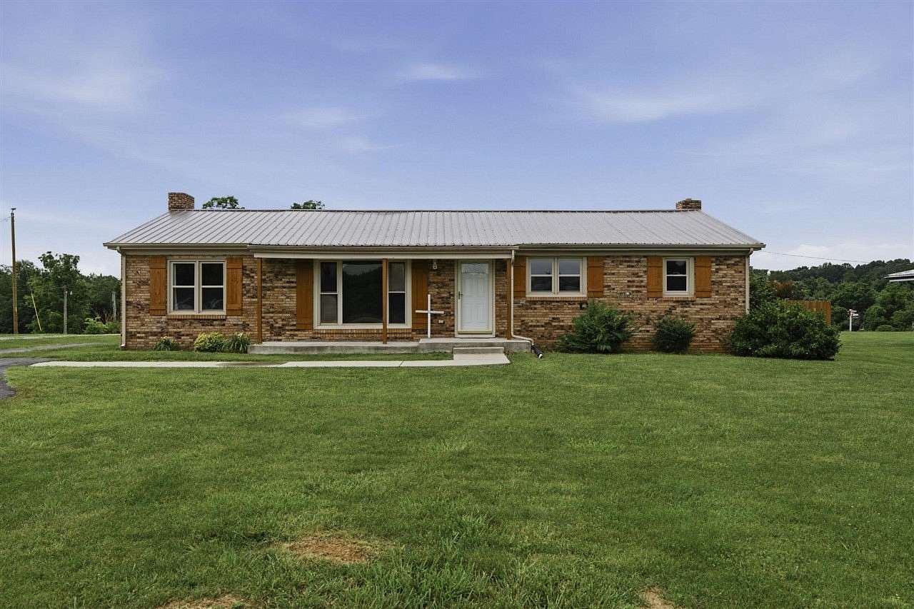 3.28 Acres of Land with Home for Sale in Glasgow, Kentucky