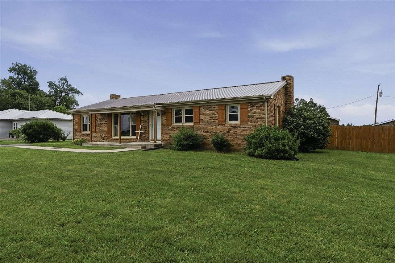 3.28 Acres of Land with Home for Sale in Glasgow, Kentucky