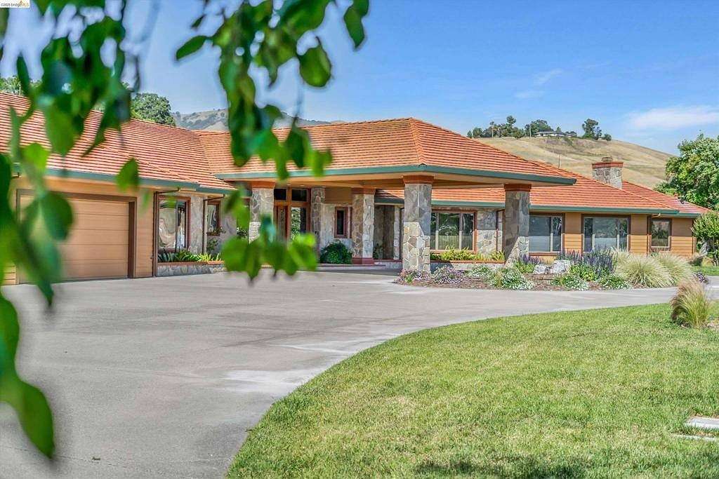 6 Acres of Land with Home for Sale in Danville, California
