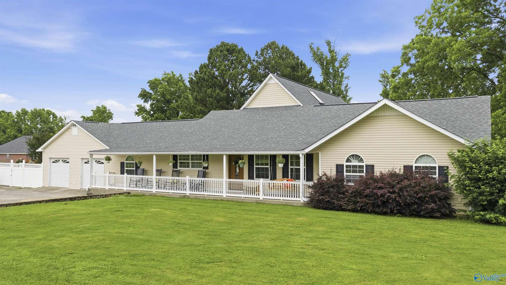 1.5 Acres of Land with Home for Sale in Fort Payne, Alabama