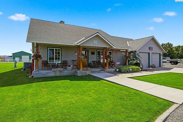 4.24 Acres of Land with Home for Sale in Moxee City, Washington