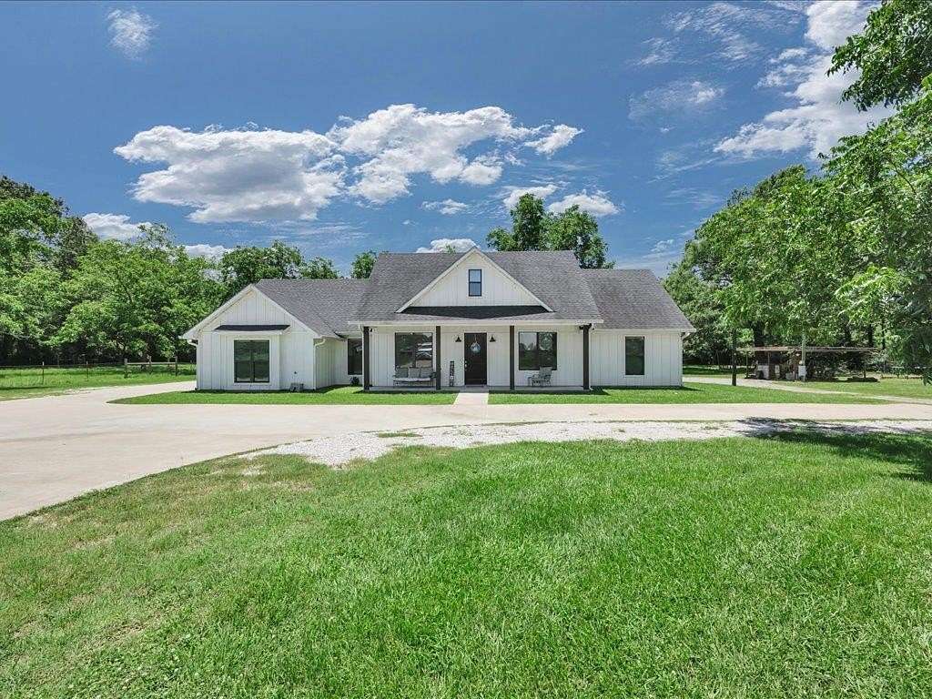 2.87 Acres of Land with Home for Sale in Lufkin, Texas