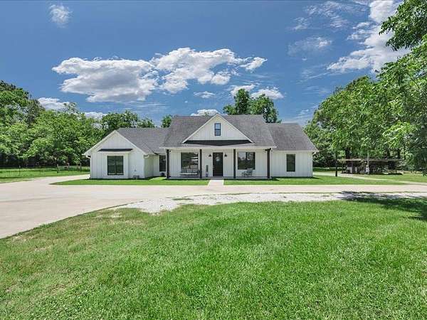 2.87 Acres of Land with Home for Sale in Lufkin, Texas
