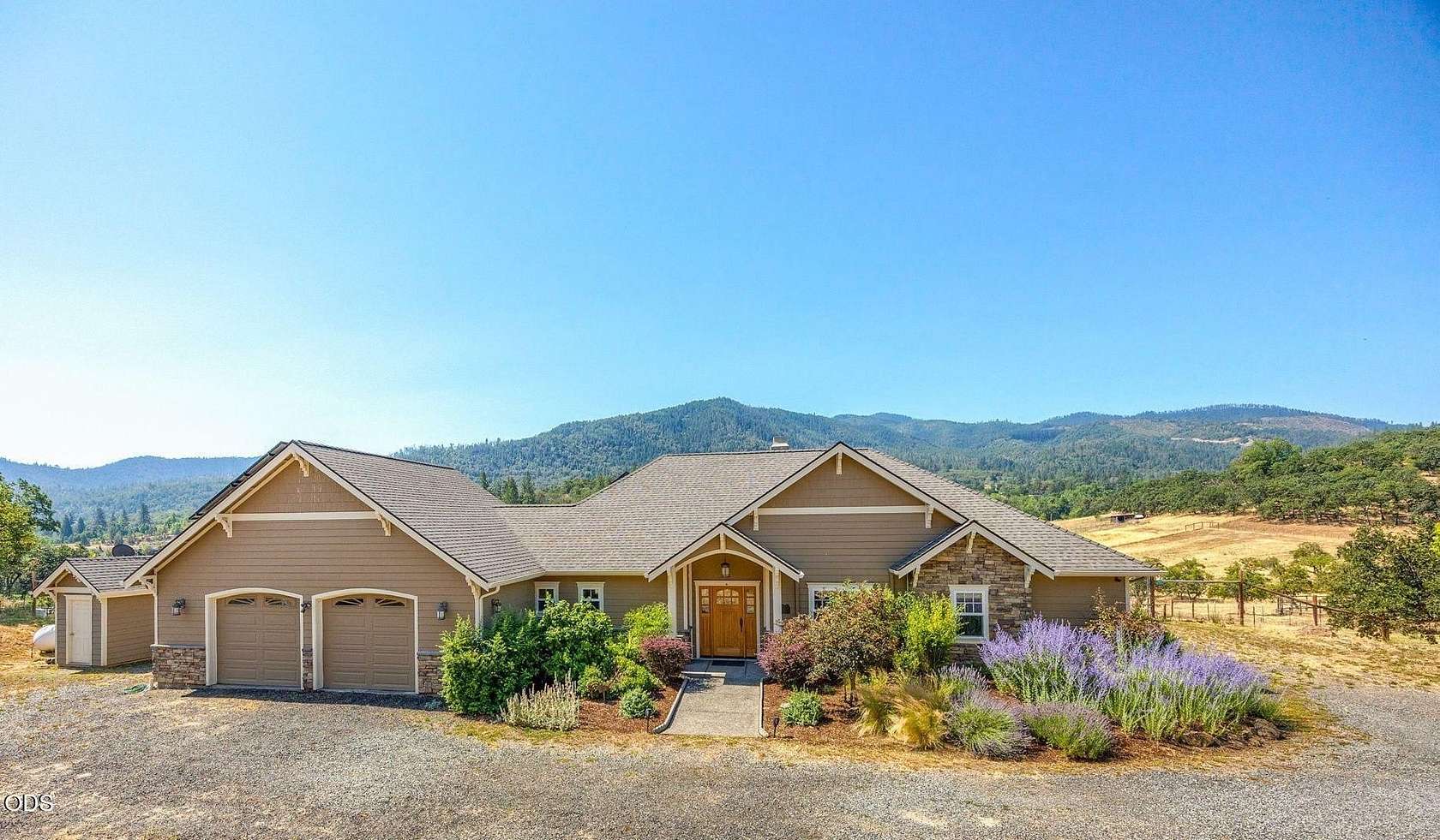 5.28 Acres of Land with Home for Sale in Medford, Oregon