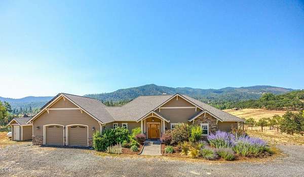 5.28 Acres of Land with Home for Sale in Medford, Oregon