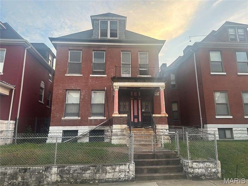 0.11 Acres of Land with Home for Sale in St. Louis, Missouri