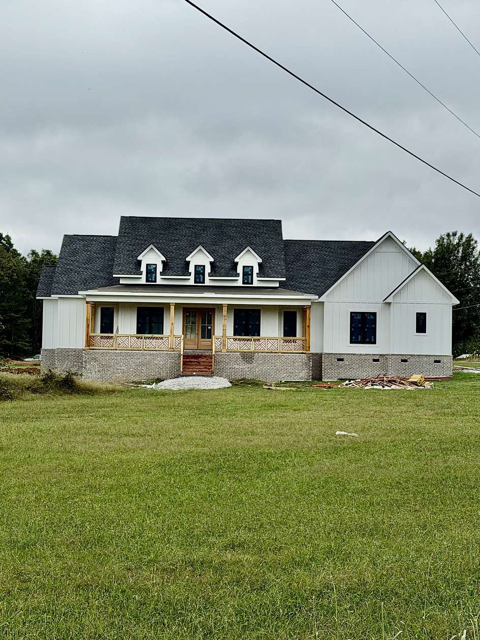 1.59 Acres of Land with Home for Sale in Wartrace, Tennessee