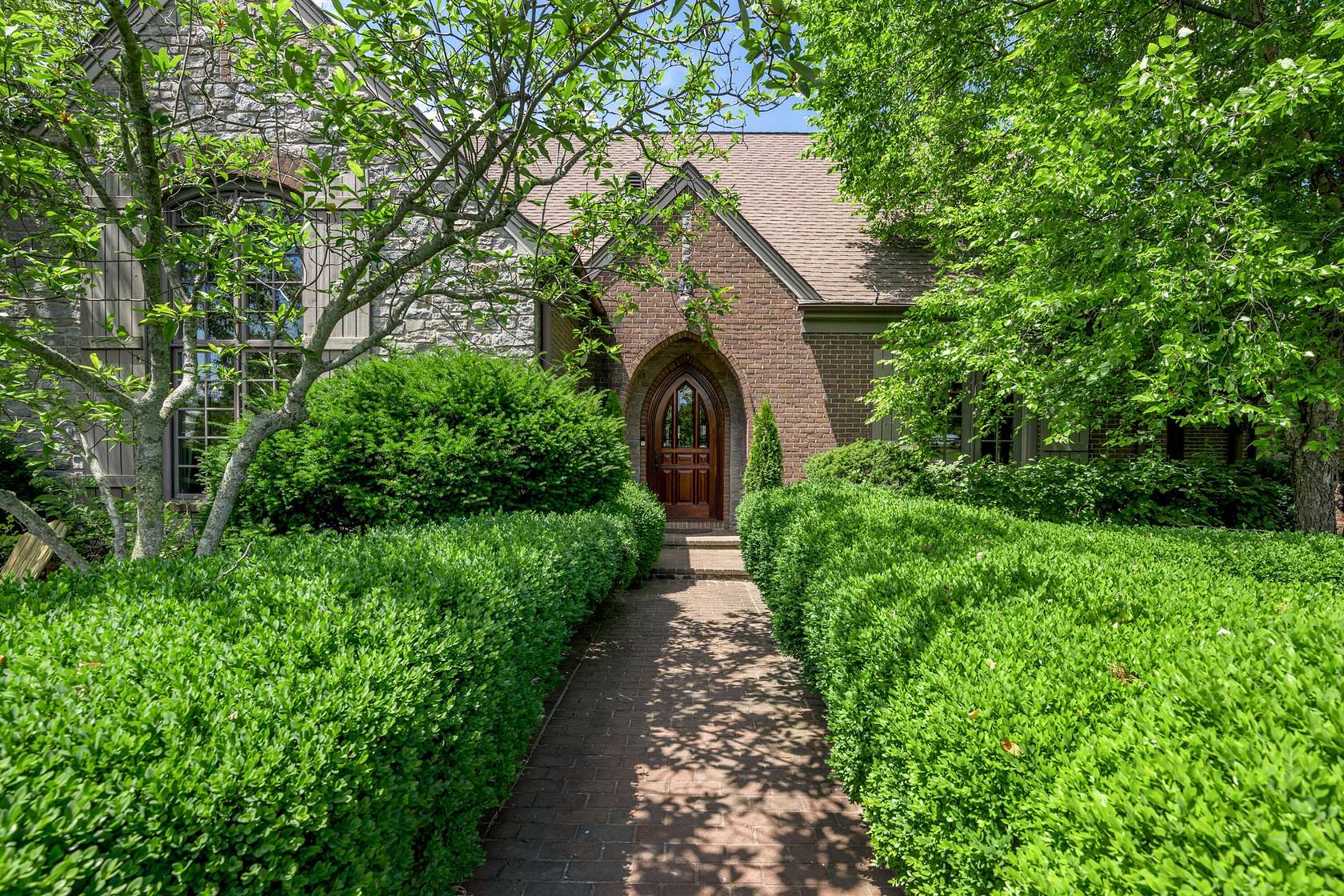 10 Acres of Land with Home for Sale in Lexington, Kentucky