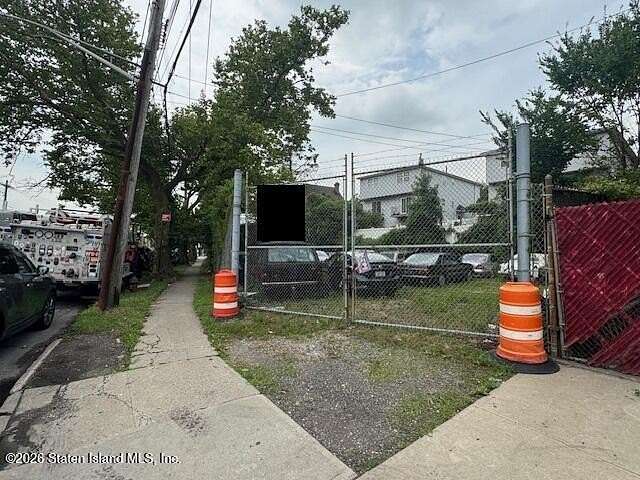 0.12 Acres of Residential Land for Sale in Staten Island, New York