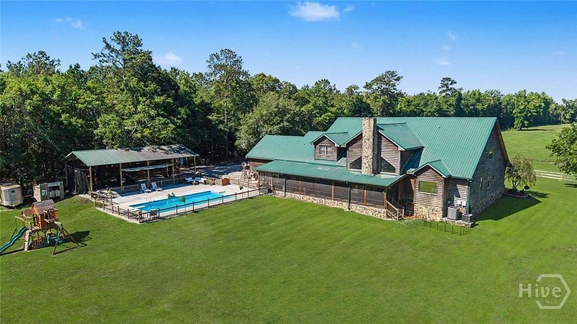 14.1 Acres of Land with Home for Sale in Springfield, Georgia