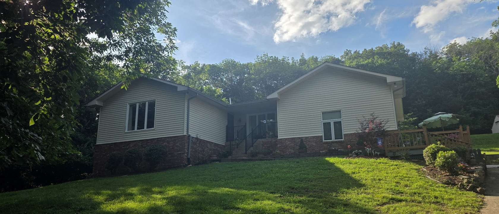 5 Acres of Land with Home for Sale in Hendersonville, Tennessee