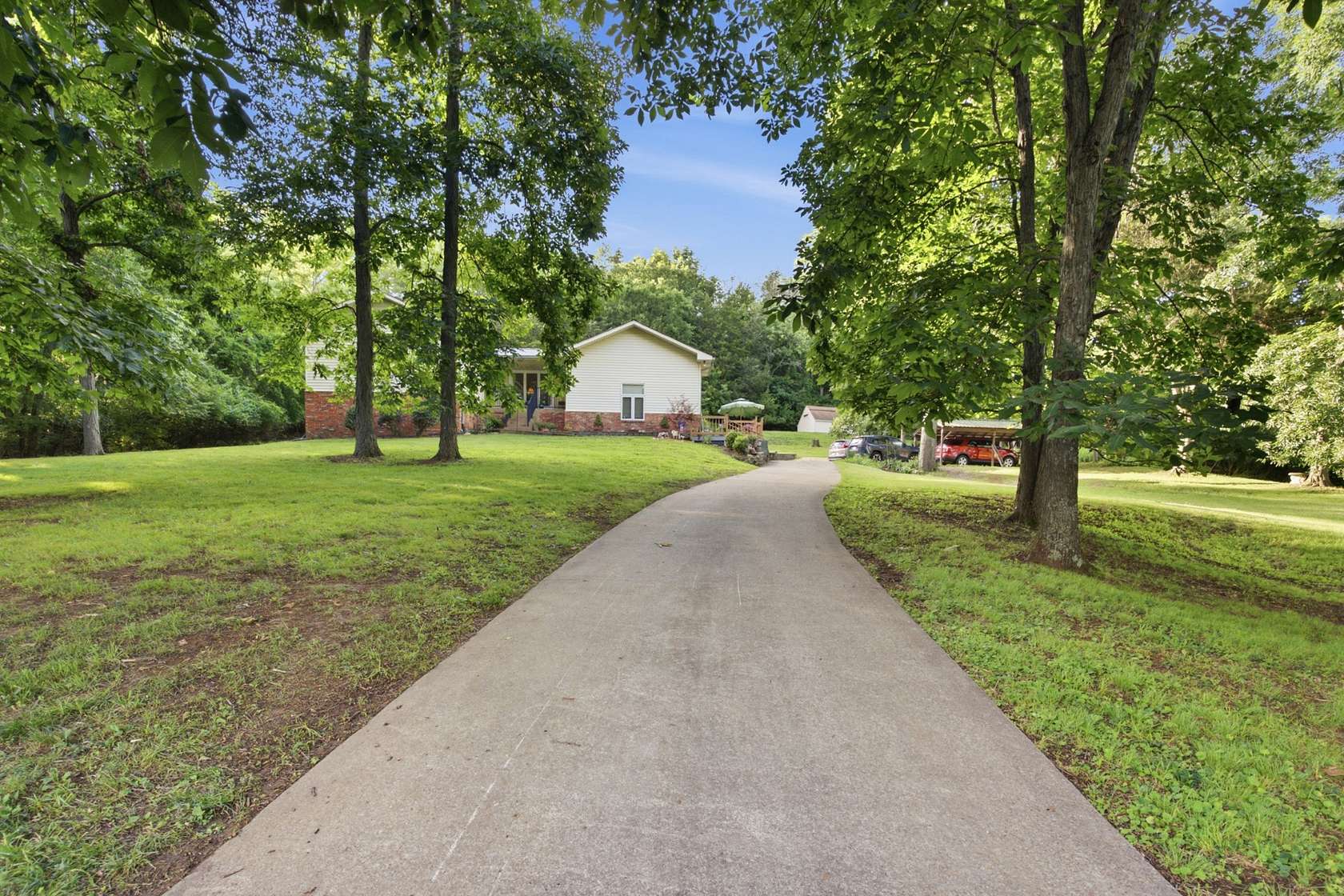 5 Acres of Land with Home for Sale in Hendersonville, Tennessee
