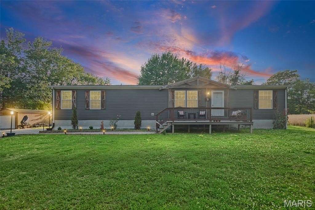 5.75 Acres of Land with Home for Sale in Du Quoin, Illinois