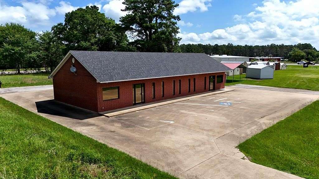 2.79 Acres of Improved Commercial Land for Sale in Frankston, Texas
