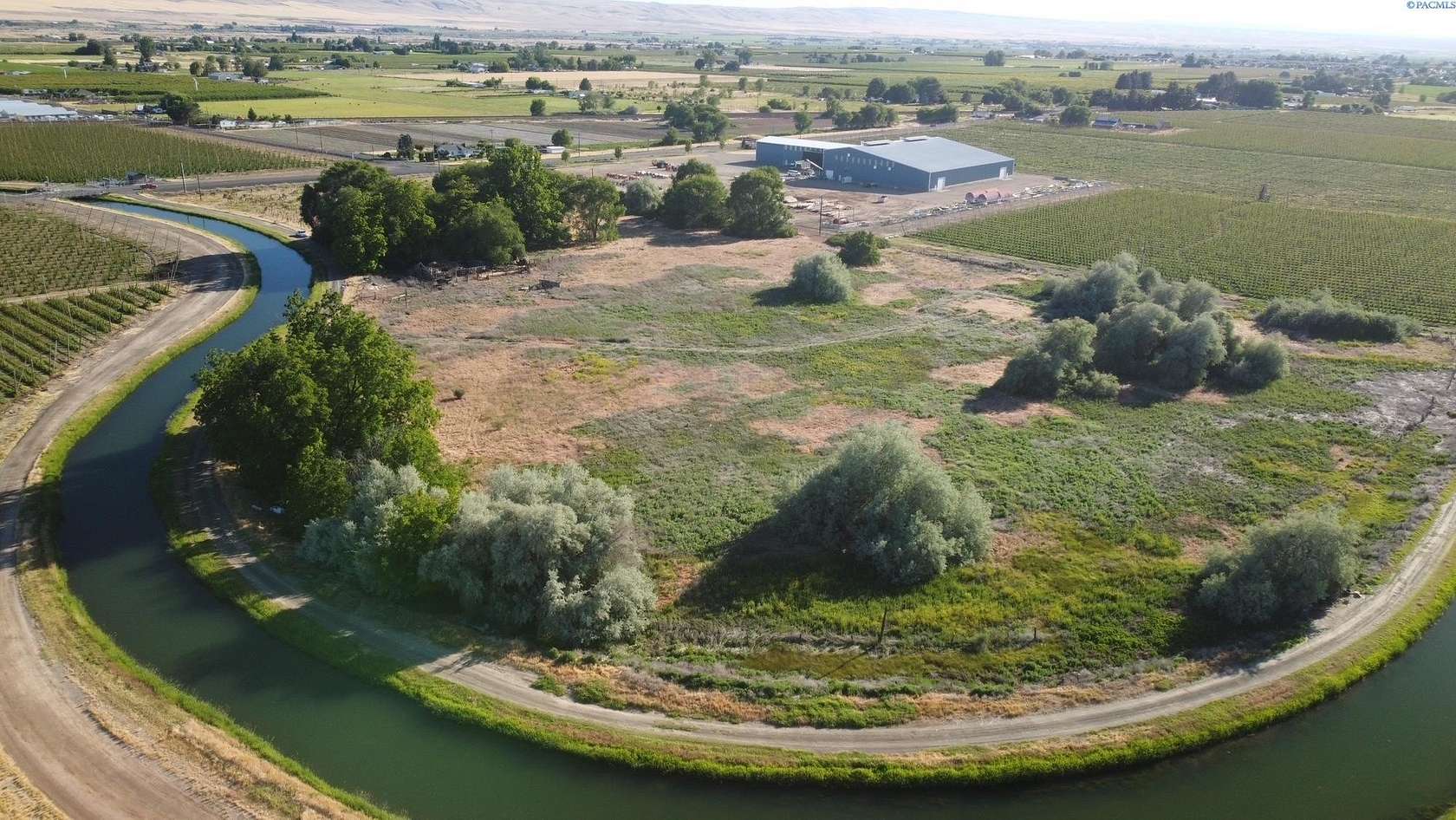 13.5 Acres of Land with Home for Sale in Grandview, Washington