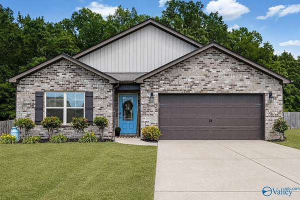 6 Acres of Land with Home for Sale in Hazel Green, Alabama