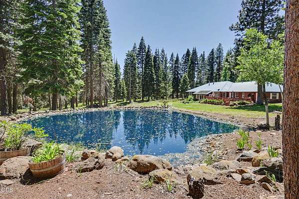 71.6 Acres of Land with Home for Sale in Ashland, Oregon