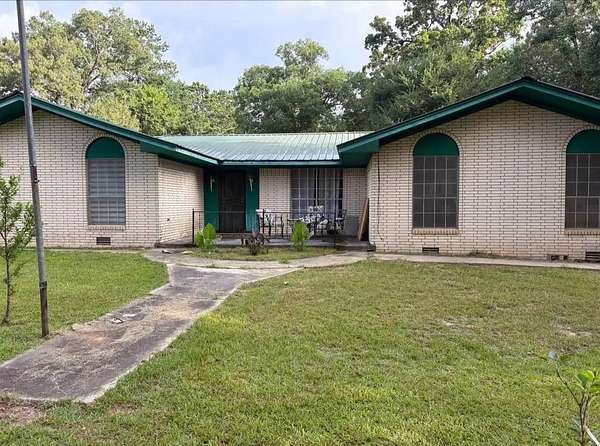 3.12 Acres of Improved Mixed-Use Land for Sale in Many, Louisiana