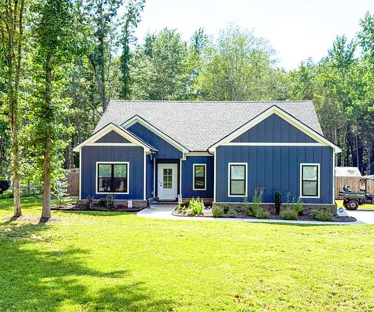 2 Acres of Land with Home for Sale in Clarksville, Tennessee