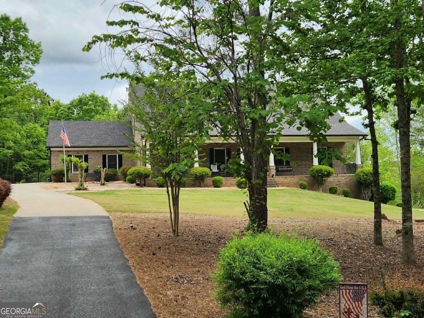 25 Acres of Land with Home for Sale in Barnesville, Georgia