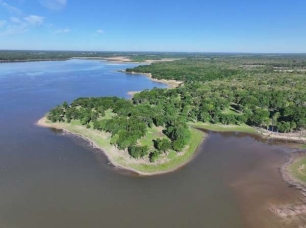 325 Acres of Land for Sale in Groesbeck, Texas