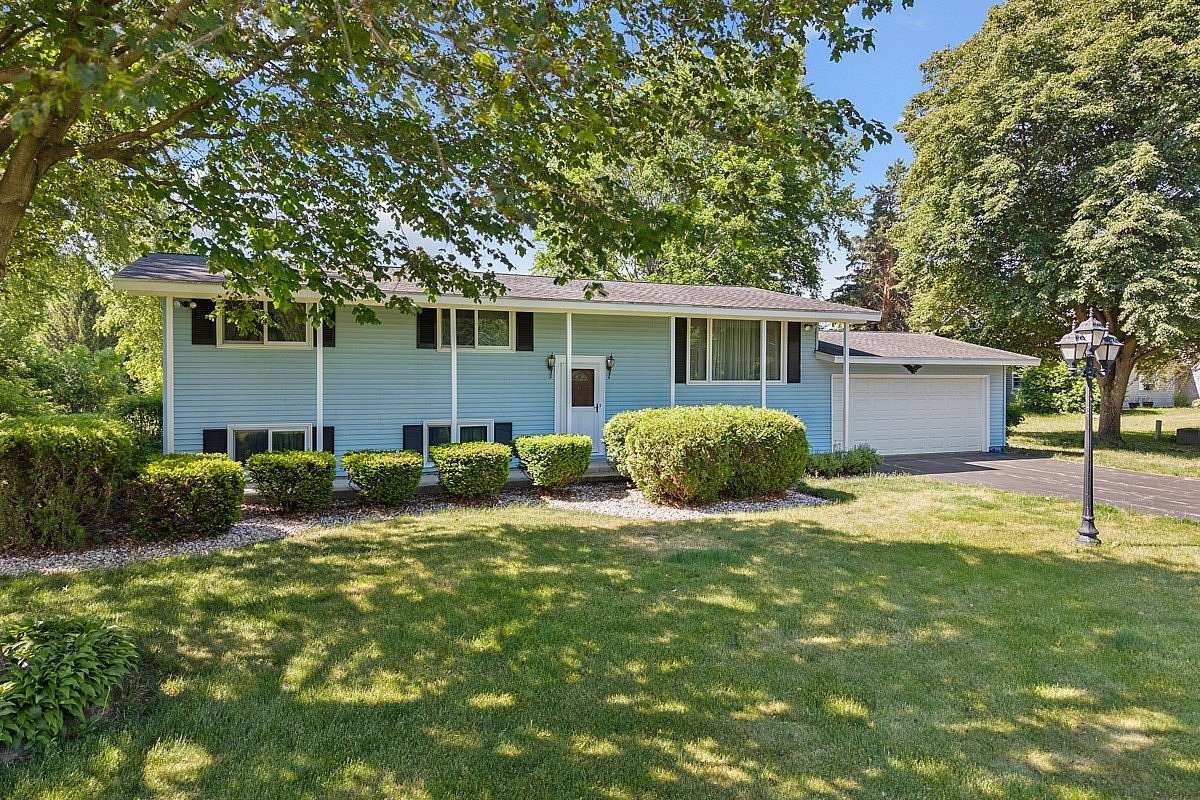 2.1 Acres of Land with Home for Sale in Woodstock, Illinois