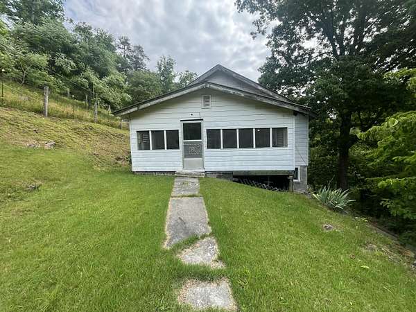 20.9 Acres of Agricultural Land with Home for Sale in Cumberland, Kentucky