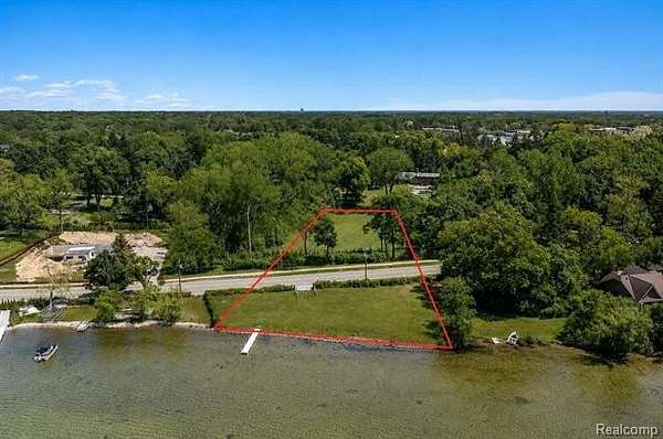 1.89 Acres of Residential Land for Sale in Bloomfield Hills, Michigan