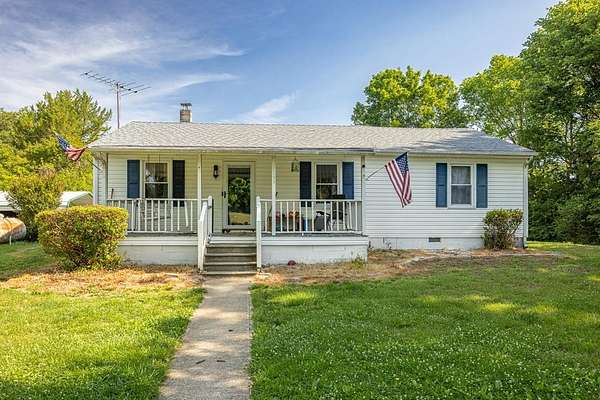 85 Acres of Land with Home for Sale in Nathalie, Virginia