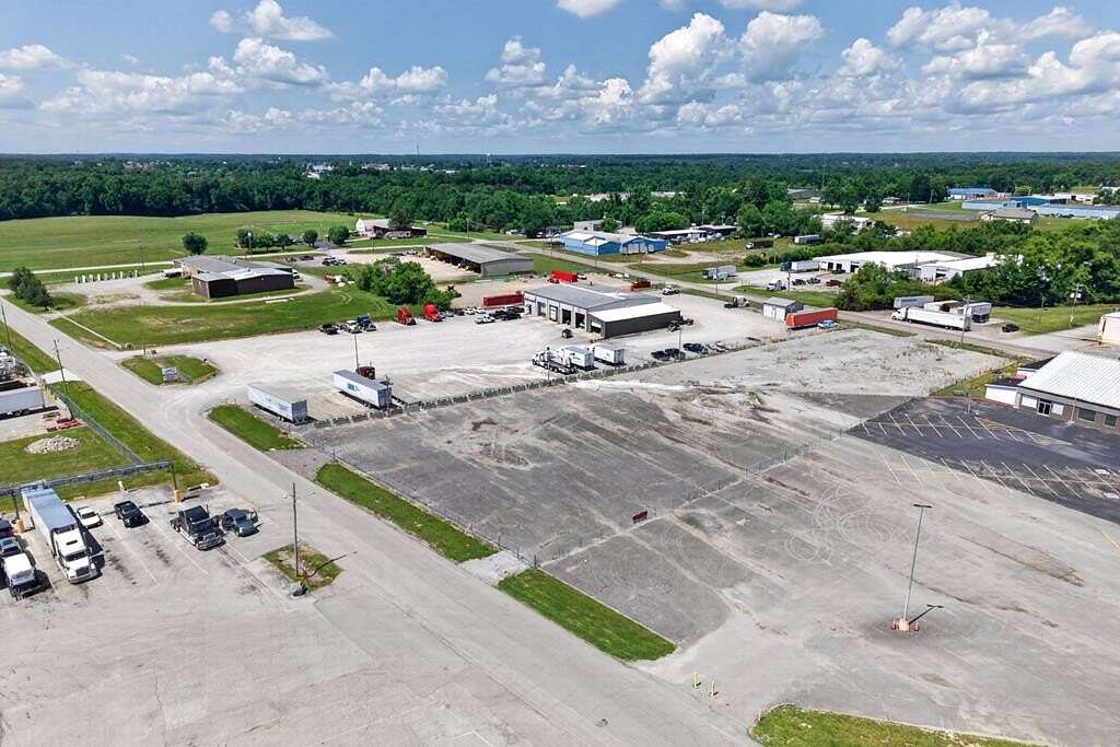5.52 Acres of Improved Mixed-Use Land for Sale in Crossville, Tennessee
