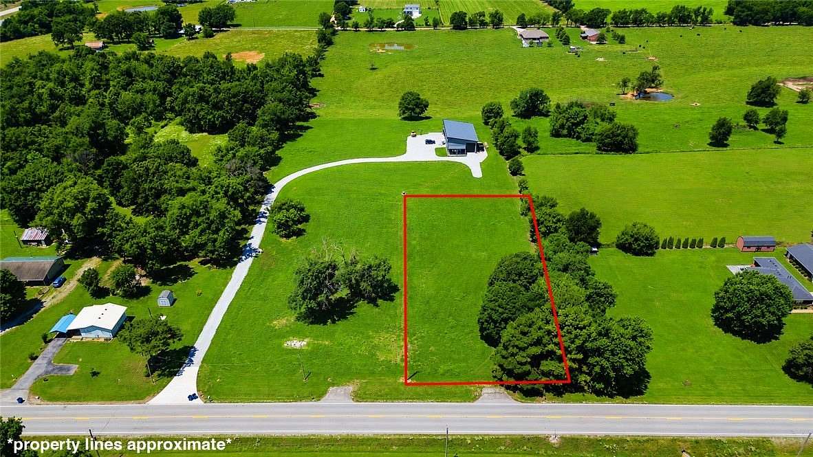 1 Acre of Residential Land for Sale in Gravette, Arkansas