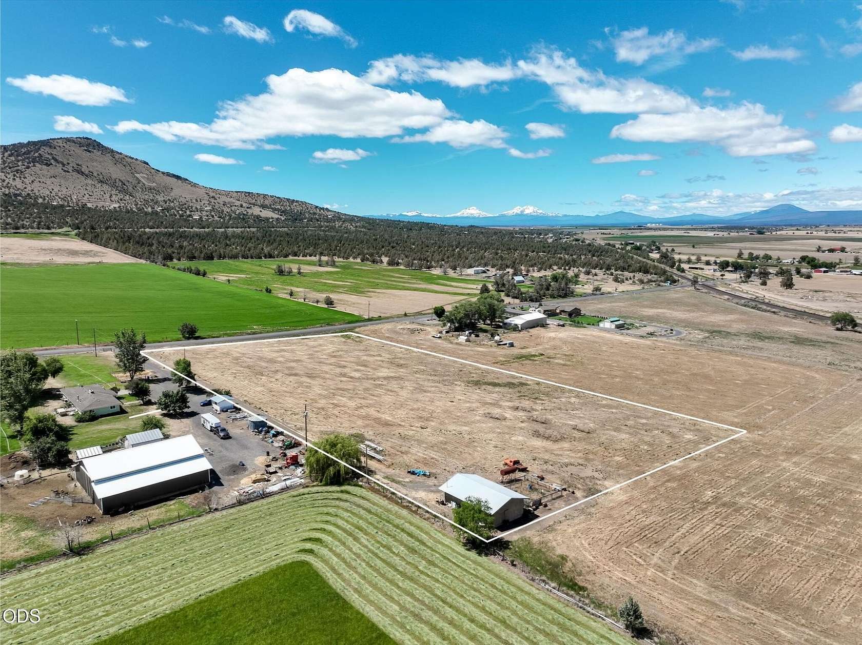 5 Acres of Land for Sale in Culver, Oregon