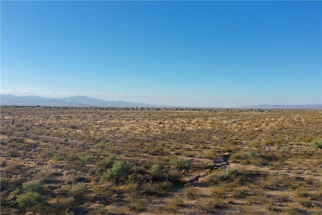 40 Acres of Land for Sale in Golden Valley, Arizona