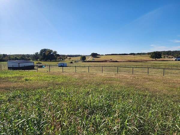 1 Acre of Residential Land for Sale in Valley View, Texas