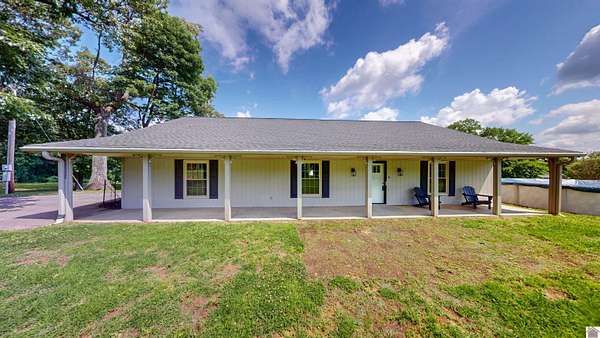 4.38 Acres of Land with Home for Sale in Paducah, Kentucky
