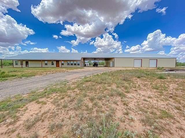 118 Acres of Land with Home for Sale in Trent, Texas