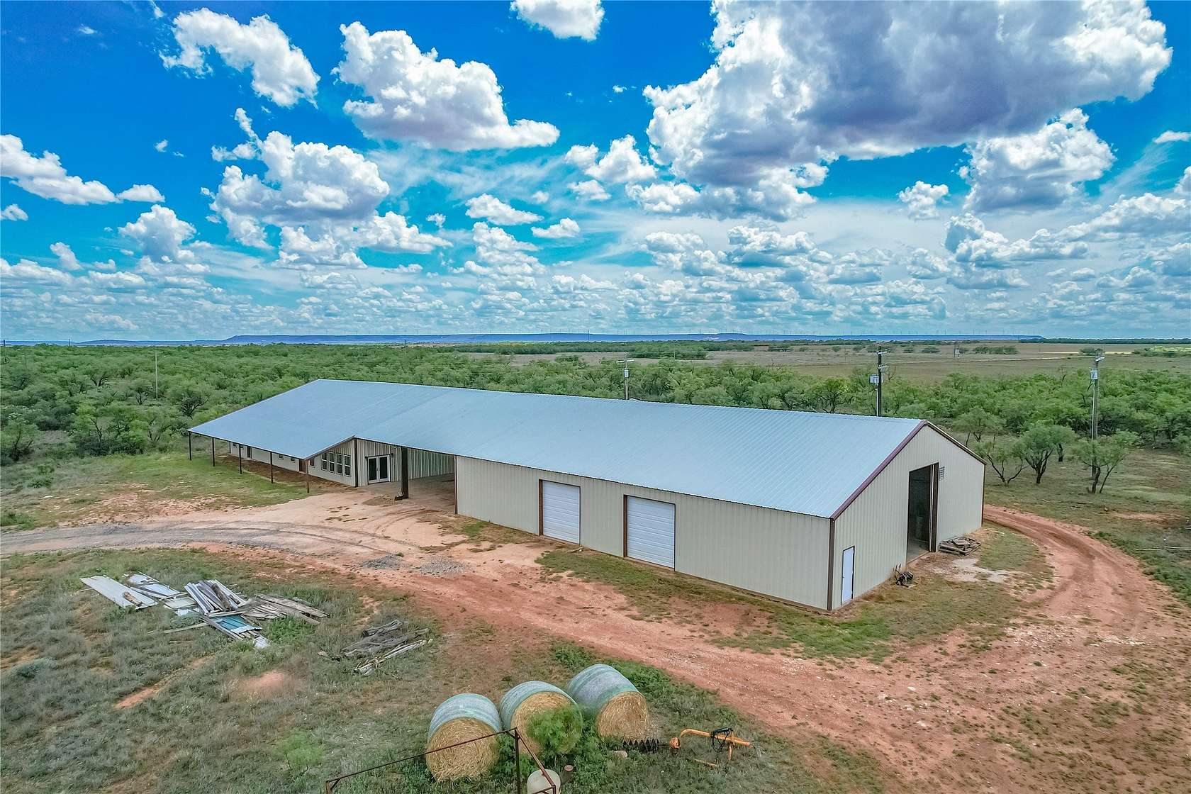 118 Acres of Land with Home for Sale in Trent, Texas