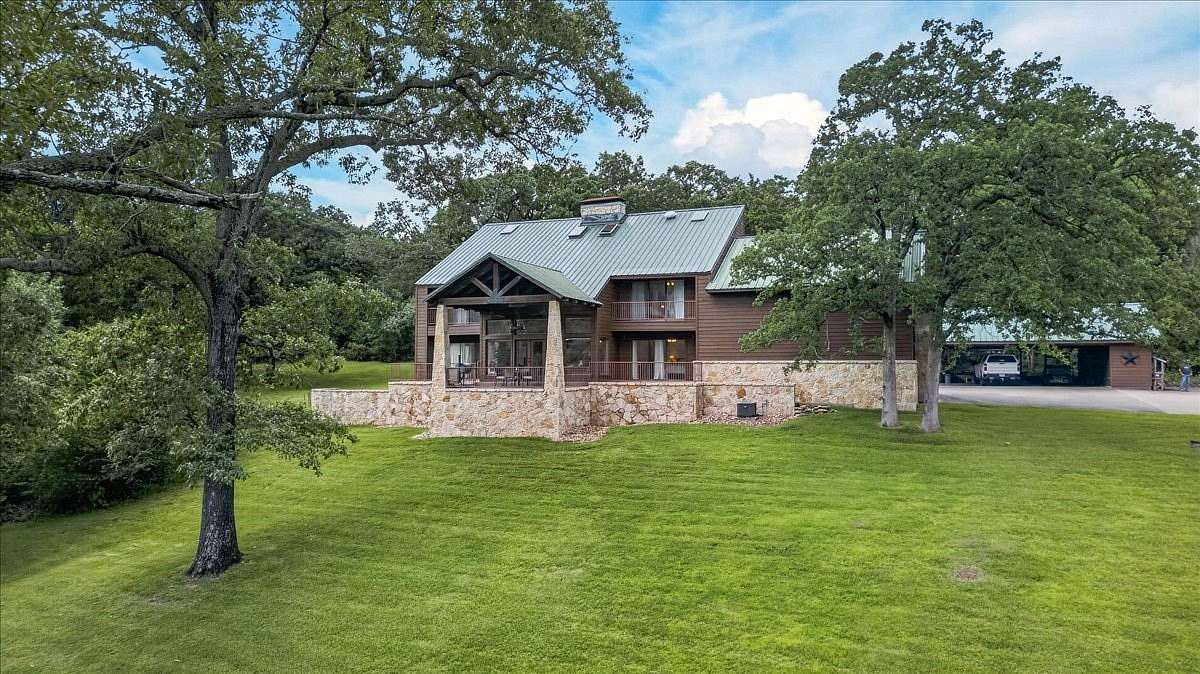15 Acres of Land with Home for Sale in Athens, Texas