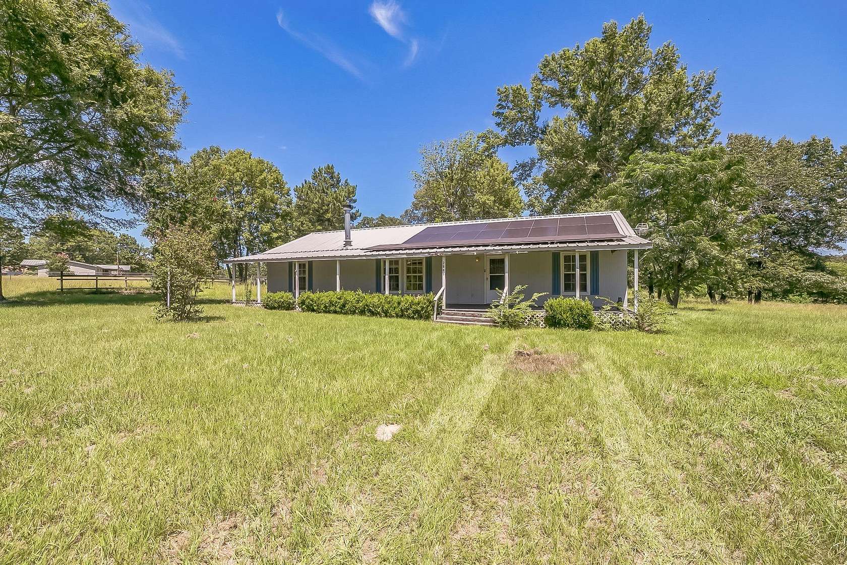 3.13 Acres of Land with Home for Sale in Jefferson, Texas